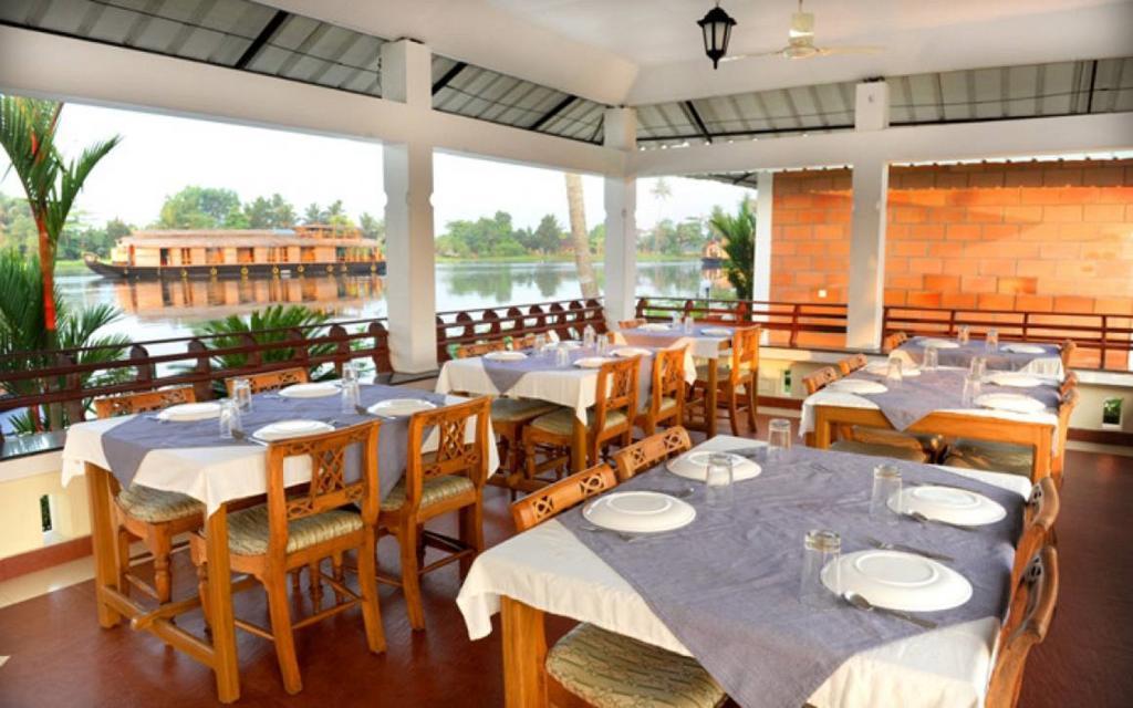 Riverine Resort Alappuzha Exterior foto
